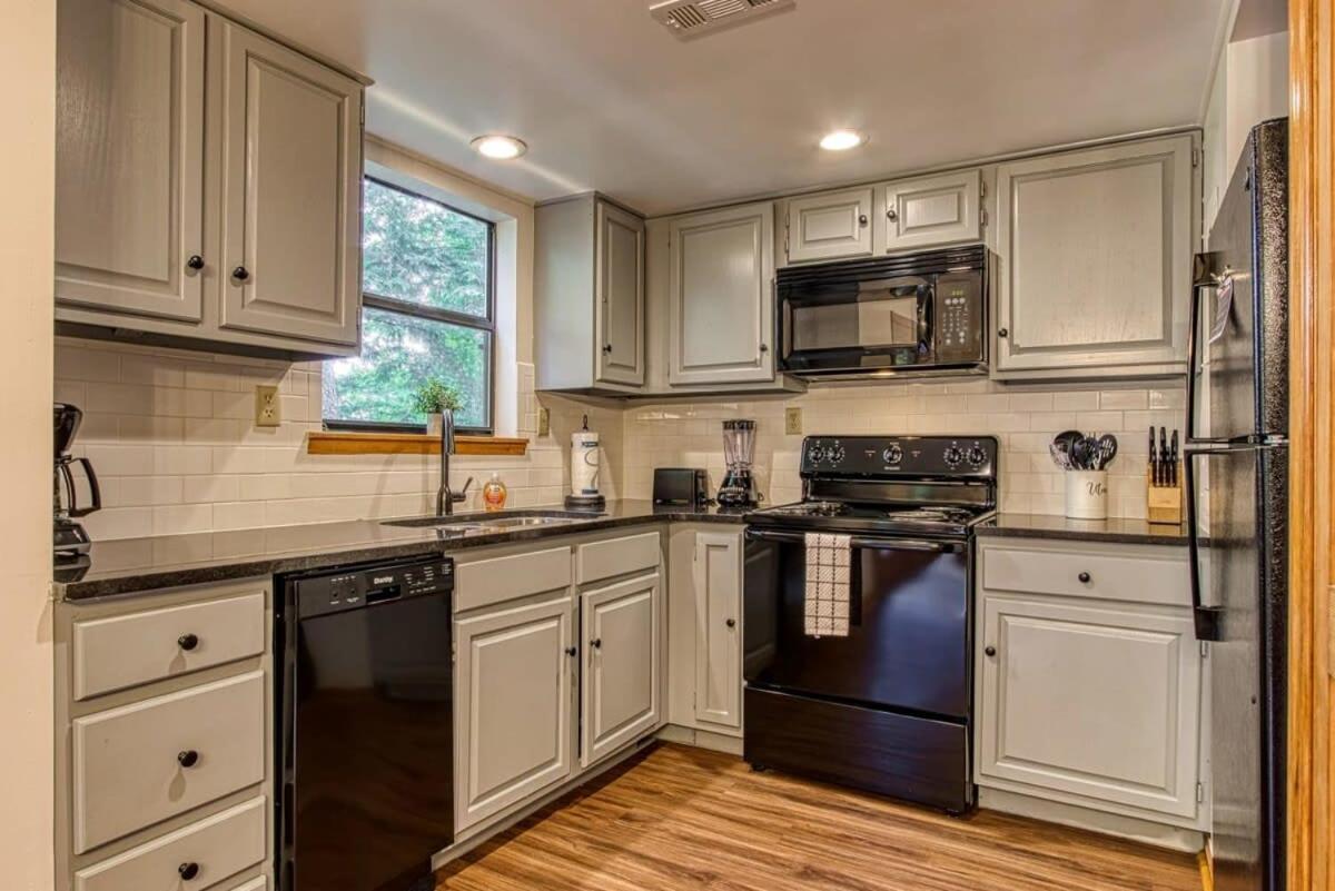 Pinecrest Townhomes-1King-2Queen Unit-Renovated Пиджен-Фордж Экстерьер фото